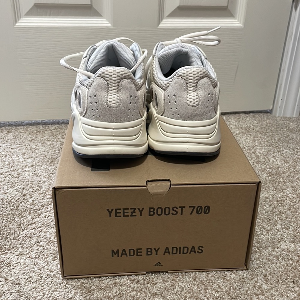 Yeezy Boost 700 Analog. Size 10 - Picture 4 of 4